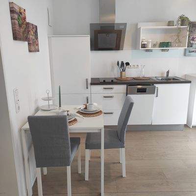 Küche und Essbereich (Musterwohnung)