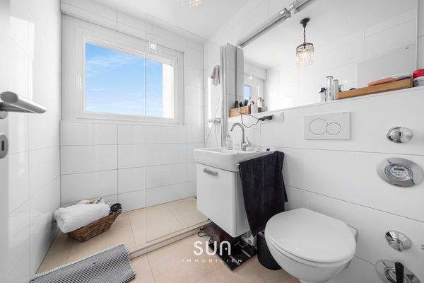 Badezimmer mit Tageslicht