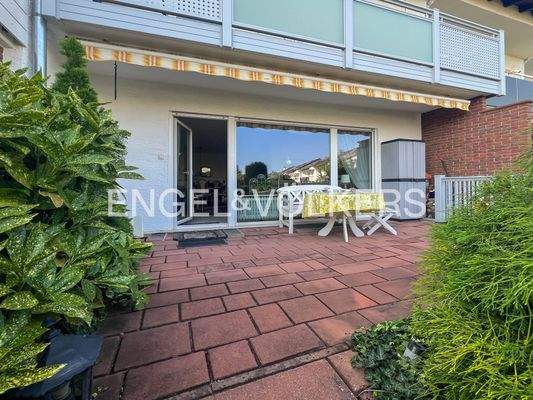 Elektrische Markise auf der schönen Terrasse