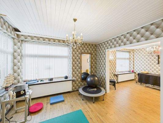 CAM03784G0-PR0085-STILL026