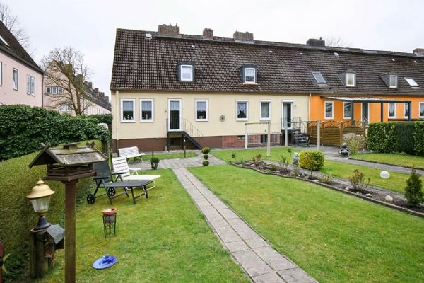liebevoll angelegte Gartenfläche