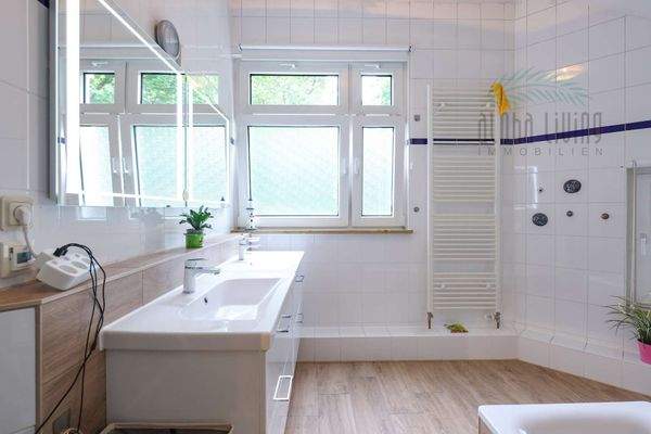 Bathroom 2 (upper floor)