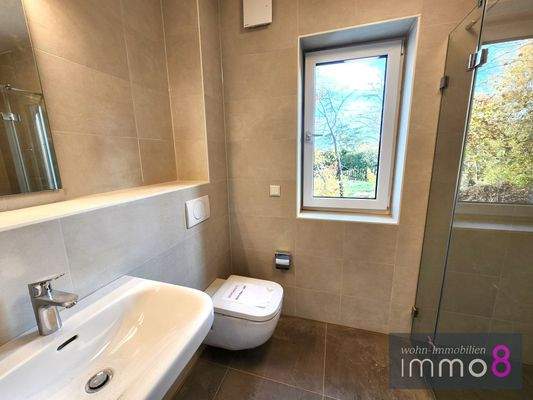 und bodentiefer Dusche