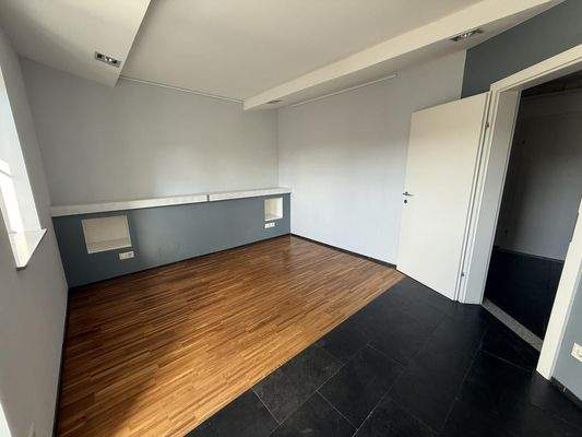 20251014_114805107_iOS