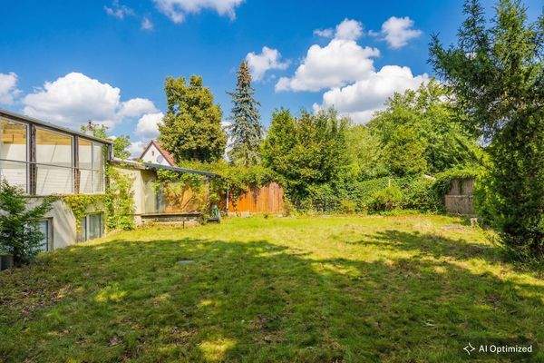 [KI-optimiertes Foto] Hinterer Grundstücksteil