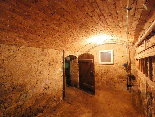  [*] KELLER - Eines der zwei TONNENGEWÖLBE