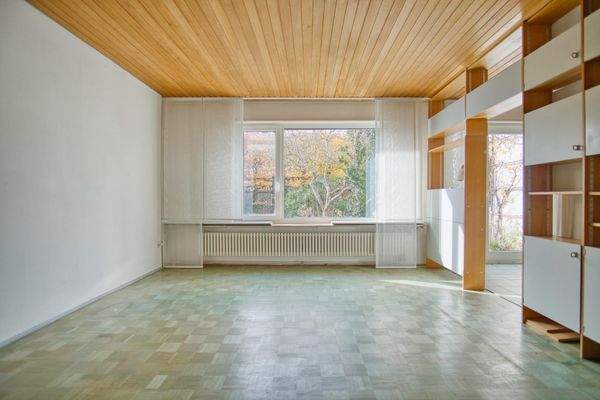 lichtdurchflutetes Wohnzimmer