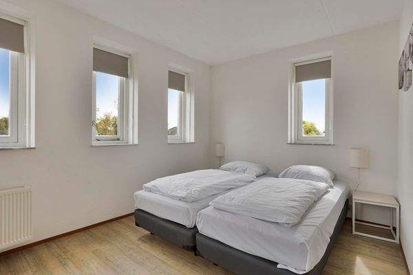 Schlafzimmer Villa Cape Helius Arbeitsplatz Balkon Zugang Yachthafen Hellevoetsluis06