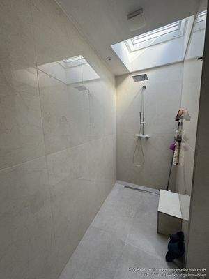Tageslichtbad im 1 OG Neubau 