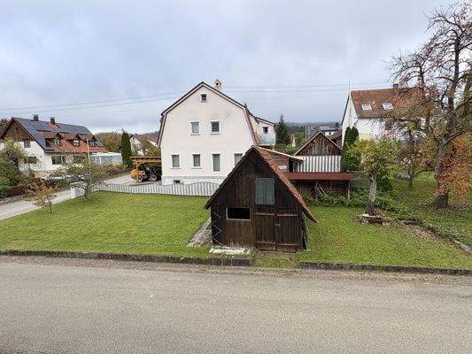 Gegenüberliegendes Grundstück