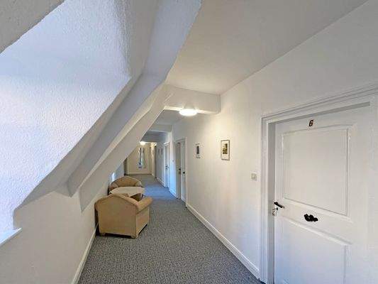 Flur 2. OG mit 6 Fremdenzimmern
