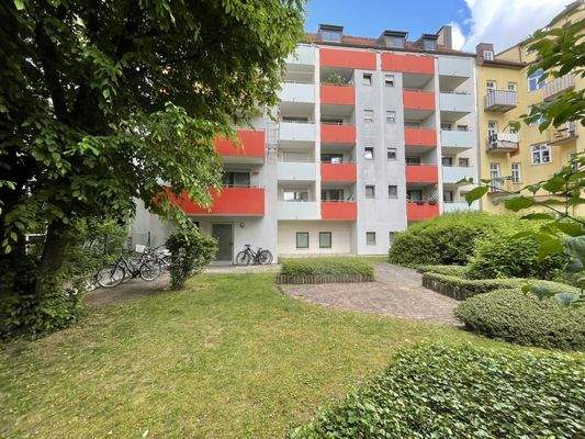 Gepflegter, grüner Innenhof