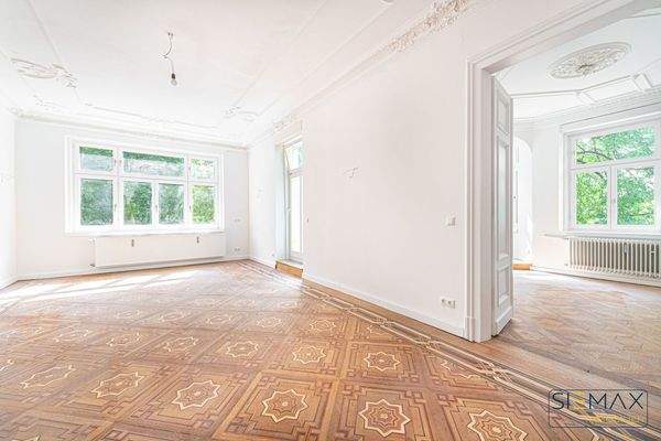 Wohnzimmer mit Durchgang