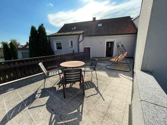 Blick zum Haus von der Dachterrasse aus