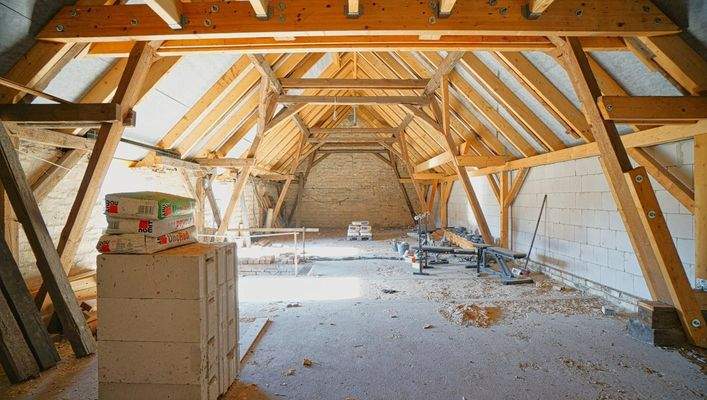 Seitengebäude, DG - Balken + Dach neu