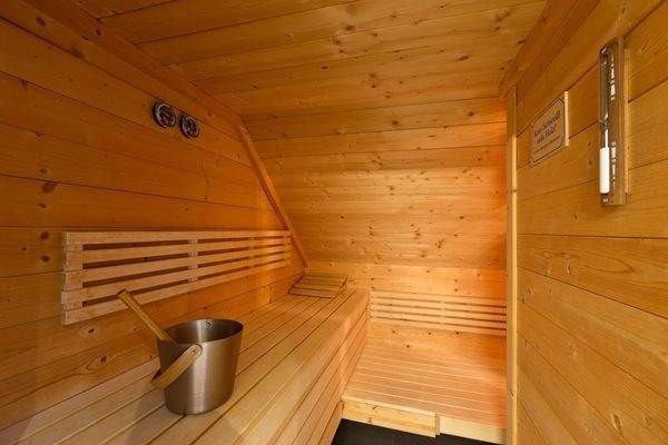 1. Bad mit Sauna OG