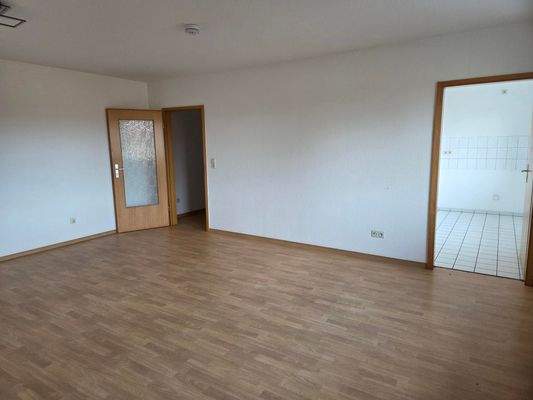 Wohnzimmer Küche angrenzend