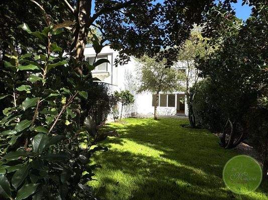 Blick durch den Garten ... 