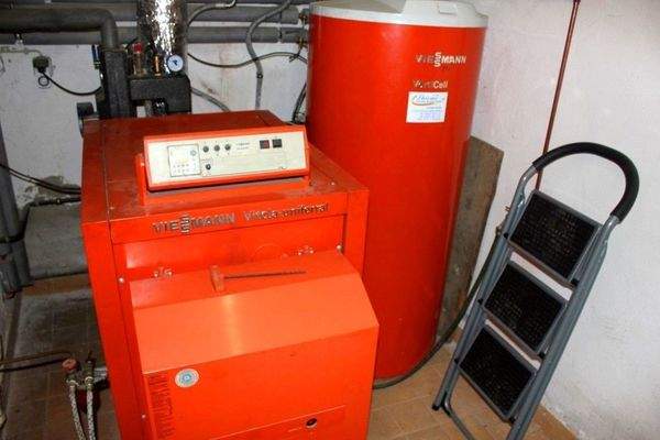 Ölzentralheizung mit Warmwasseraufbereitung