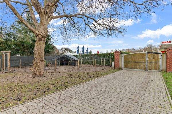 Vorderseite Grundstück