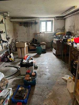 UG: Viel Stauraum und Lager