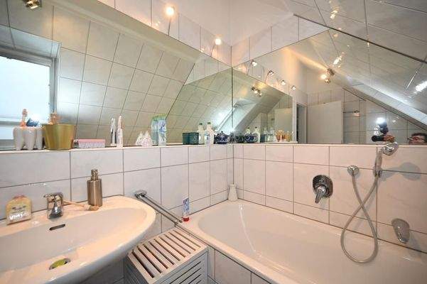 Großzügiger Spiegel