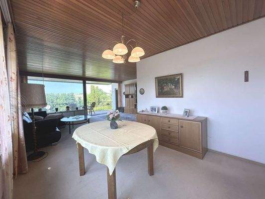 Wohnzimmer mit Essecke