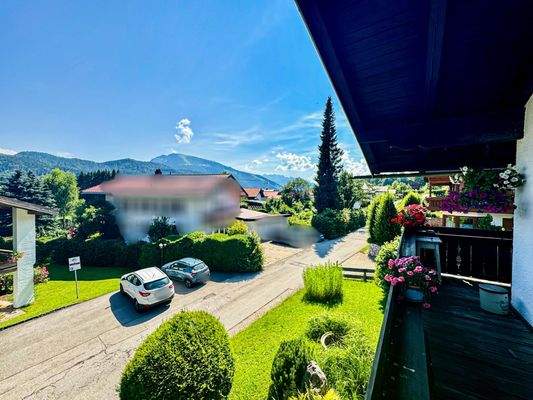 Ausblick Balkon mit Blick auf Unterberg und Kaisergebirge