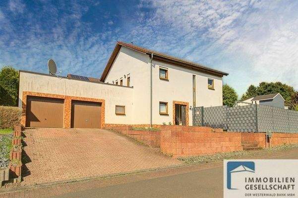 Straßenansicht links