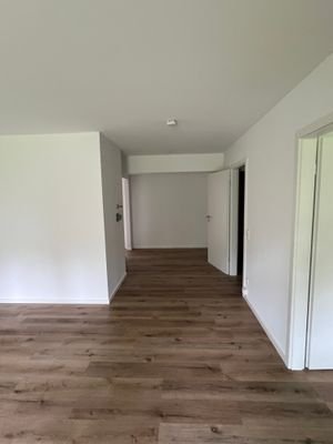 Wohnzimmer und Wohnungsflur