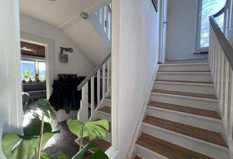 Lichtdurchflutetes Treppenhaus