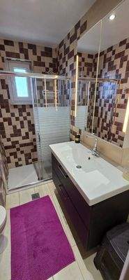 Kreta, Gouves: Gebäude mit 2 neuen und 5 renovierungsbedürftigen Wohnungen zu verkaufen