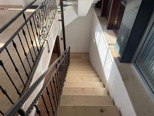 Vorderhaus Zugang UG