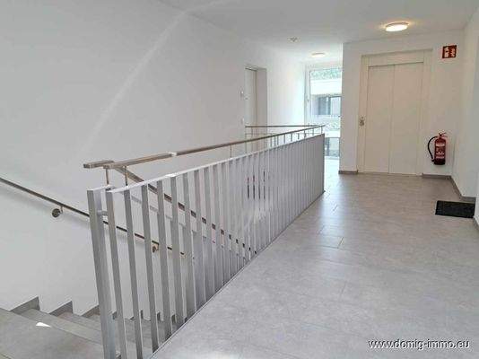 Stiegenhaus/Lift