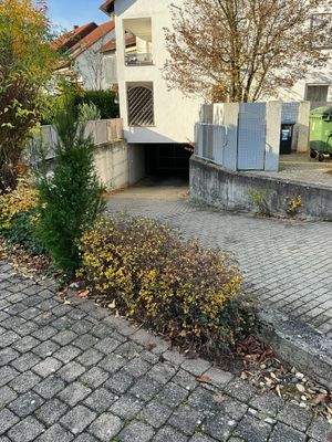 Tiefgarageneinfahrt