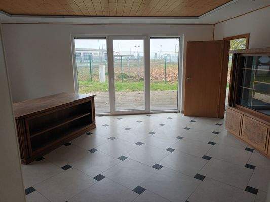 Großes Büro mit Terrasse.jpg