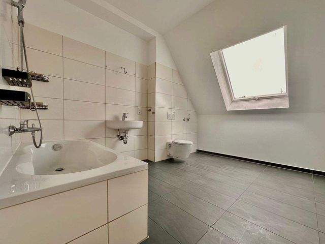 Sanierte 4-Raum-Maisonettewohnung mit Dachterrasse - Photo 4