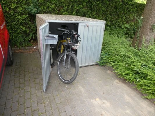 Fahrradbox (optional)