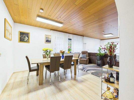 Vielseitiges Zweifamilienhaus in Dillingen, Pachtener Heide