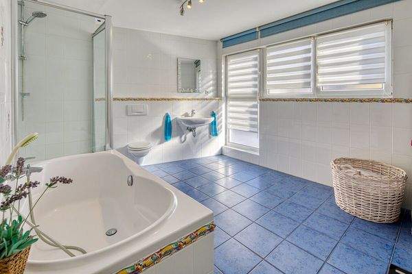 Badezimmer im Obergeschoss