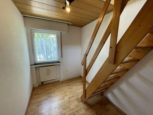 Büro mit Aufgang zum Speicher