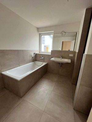 Bad mit Wanne und Dusche