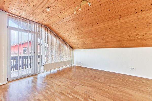 Zimmer OG mit Balkon