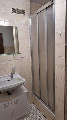 Dusche mit WC im UG (Foto1)