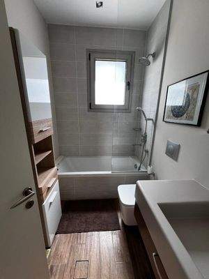 Kreta, Kolymvari: Zweistöckige Villa mit Infinity-Pool und Meerblick zu verkaufen