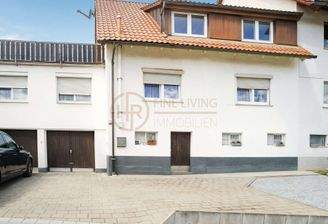 Hausansicht Eingang  - (KI generiert)