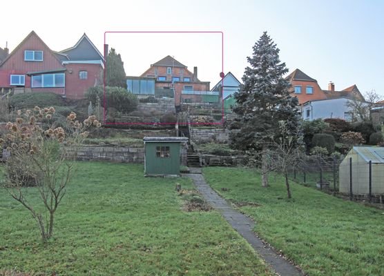 Blick vom Garten zum Haus