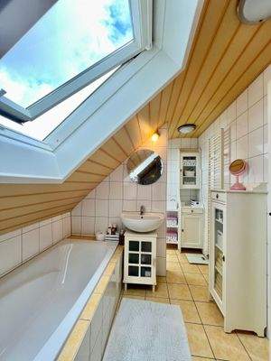 Bad im Dachboden