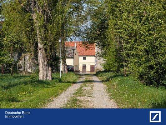 Einfahrt zum Grundstück