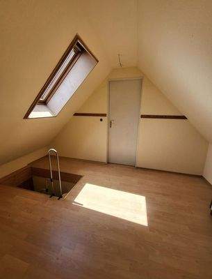 Dachboden Vorraum W2